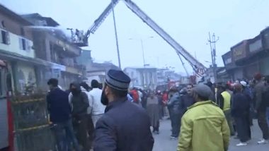 Jammu and Kashmir Cylinder Blast Video: Woman Killed, Three Injured After Gas Cylinder Explodes in Srinagar
