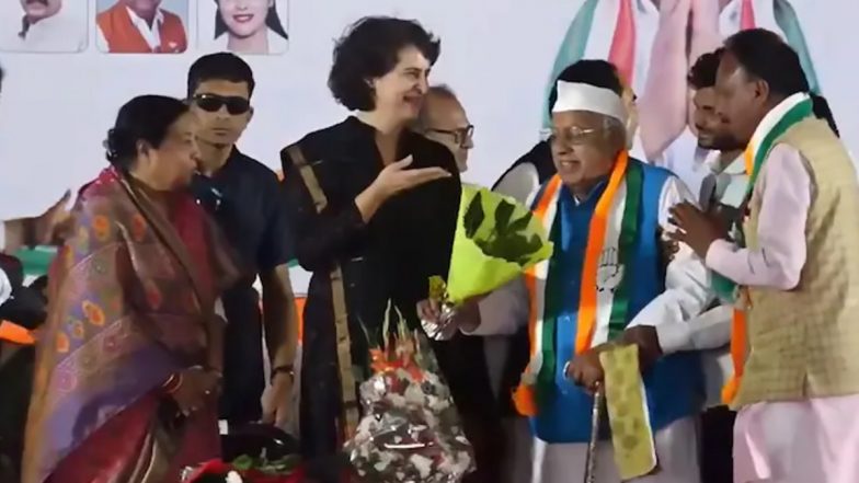 Priyanka Gandhi Vadra Bursts Into Laughter After Receiving Empty Flower Bouquet on Stage at Poll Rally in Madhya Pradesh's Indore, Hilarious Video Goes Viral