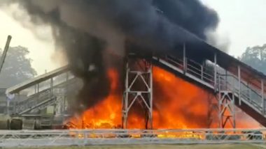 West Bengal Fire Video: Blaze Engulfs Asansol's Kulti Railway Station, Firefighters on Scene