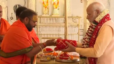 Chhattisgarh: PM Narendra Modi Offers Prayers at Maa Bamleshwari Temple in Rajnandgaon's Dongargarh (Watch Video)