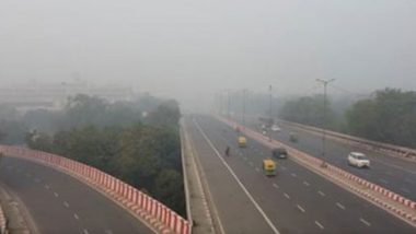 Delhi Air Pollution: Thick Layer of Smog Veils National Capital; Air Quality Continues in ‘Severe’ Category (Watch Video)