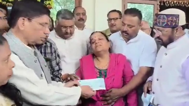 'Pradarshani Mat Lagao': UP Minister Poses With Cheque as Captain Shubham Gupta's Mother Weeps, Video Surfaces