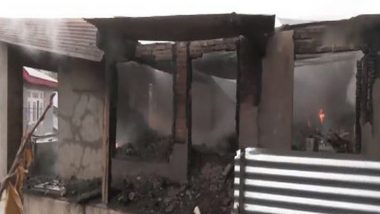 Jammu and Kashmir Fire: Massive Blaze Engulfs Several Houses in Doda; No Causalities Reported (Watch Video)