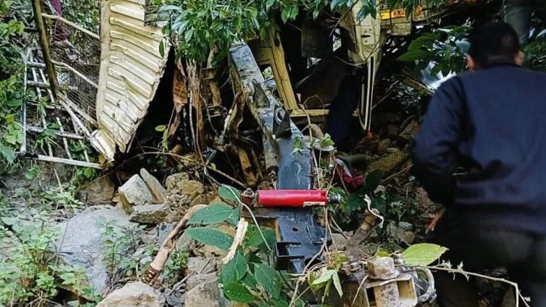 Uttarakhand Road Accident: Eight Killed, Three Injured As Pick-Up Vehicle Falls Into Gorge While Trying To Save Motorcycle in Nainital