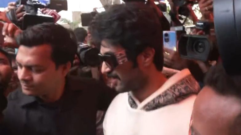 Telangana Assembly Election 2023: Vijay Deverakonda Arrives To Cast His Vote at Jubilee Hills Public School in Hyderabad (Watch Video)