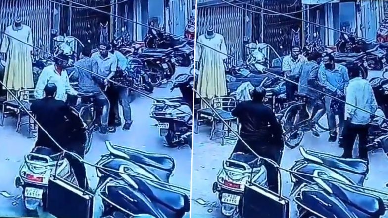 UP: Thieves Rob Businessman of Rs 1.25 Lakh in Busy Market in Broad Daylight in Lucknow, Video Surfaces