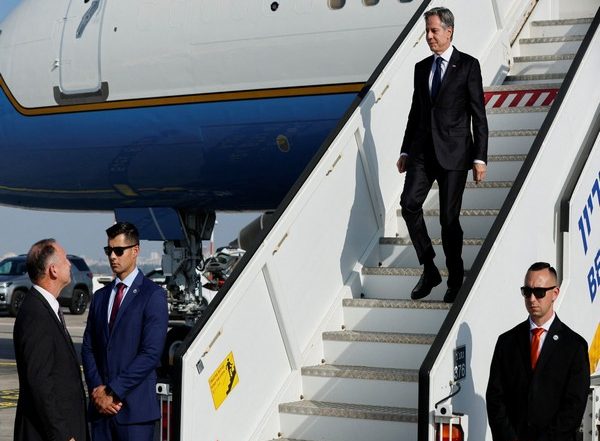 World News | US State Secretary Antony Blinken Lands in Tel Aviv Amid Israel-Hamas Conflict