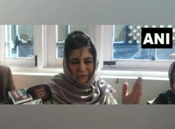 India News | J-K: Mehbooba Mufti Meets Family of Slain Cop in Baramulla