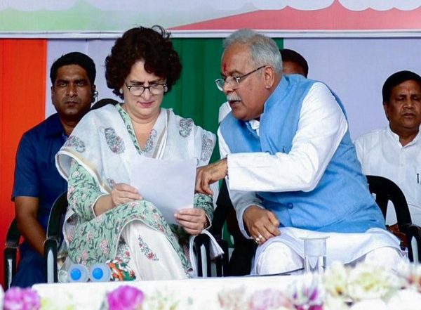 India News | Chhattisgarh Polls: Congress Manifesto Focuses on Caste Census, Farm Loan Waiver; BJP Says It Gave False Assurances