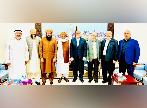 World News | Pakistan: Jamiat Ulema-e-Islam Supremo Meets with Hamas Leaders in Qatar