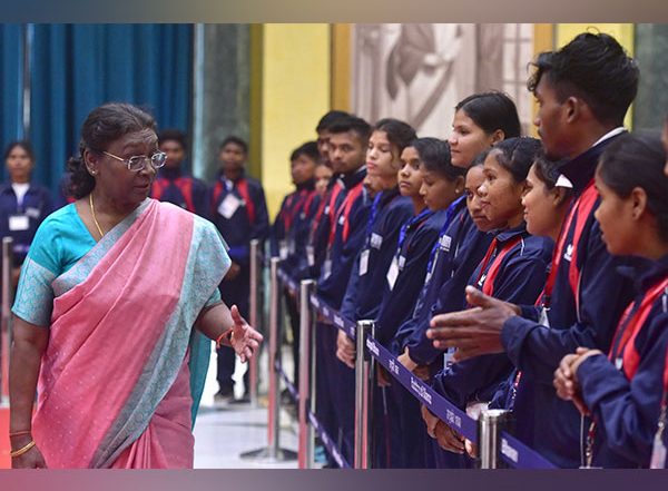 India News | Youth Delegation from MP, Chhattisgarh Calls on President Murmu