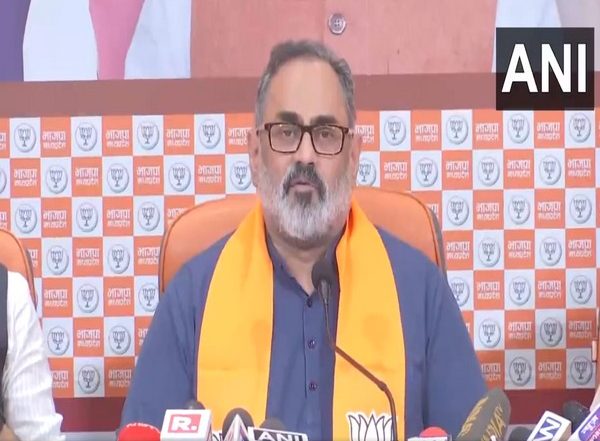 India News | Rajeev Chandrasekhar Backs Akhilesh Yadav's Jibe at Congress