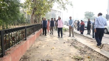 India News | Amid Worsening Air in Delhi, L-G Saxena Inspects Streets to Take Stock of Pollution Mitigation Measures
