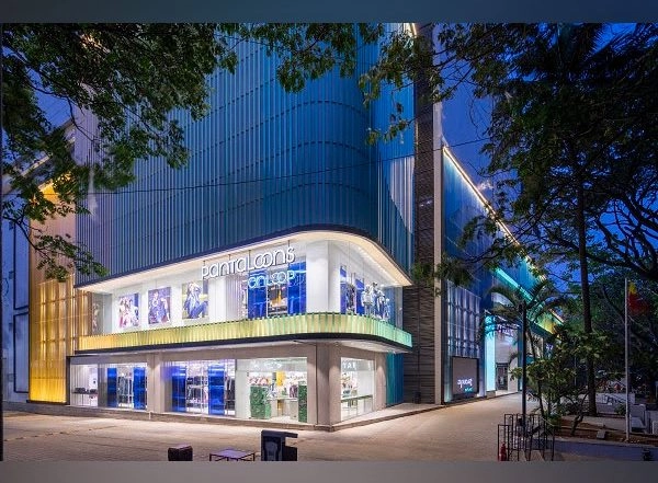 Business News | Pantaloons Unveils Its First-of-kind Shopping Experience 'Pantaloons OnLoop' in India