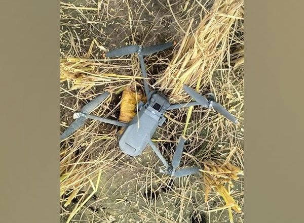 India News | Punjab: BSF Recovers Drone Along with Contraband Items in Amritsar District