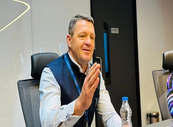 India News | IndiGo CEO Addresses Flight Crew, Staff Amid Concerns over Poor Air Quality
