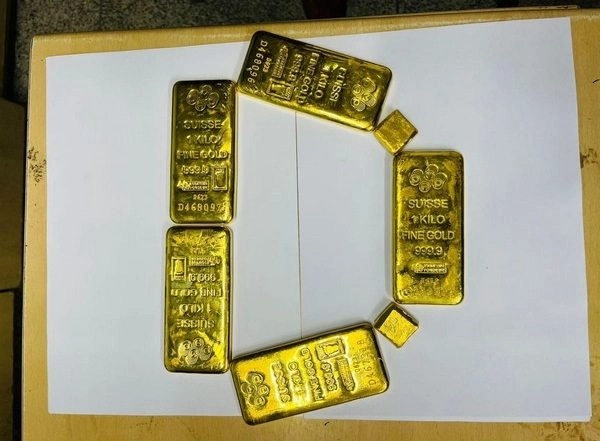 India News | Delhi: Customs Seize Gold Worth over Rs 2 Crore at IGI Airport, Arrest Two Persons