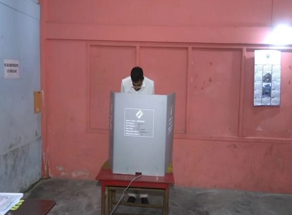 India News | Mizoram Governor Casts His Vote as Polling Gets Underway