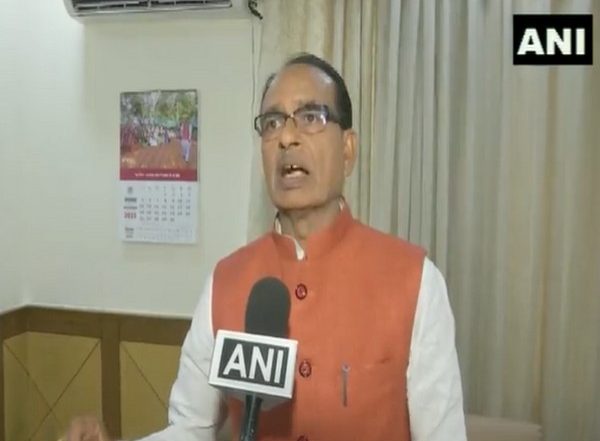India News | MP CM Shivraj Chouhan Accuses Priyanka and Rahul Gandhi of Lying to the People
