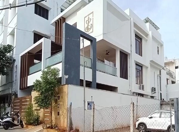 Business News | Rs 29 Crore Seized from Tamil Nadu Minister Velu, His Aides' Premises: Income Tax Officials