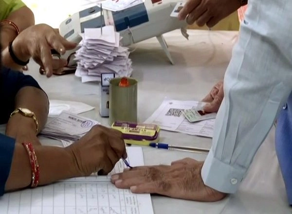 India News | MP Assembly Polls: Vote from Home Facility for Elderly Persons Above 80 Years, Disabled People Begins in Bhopal