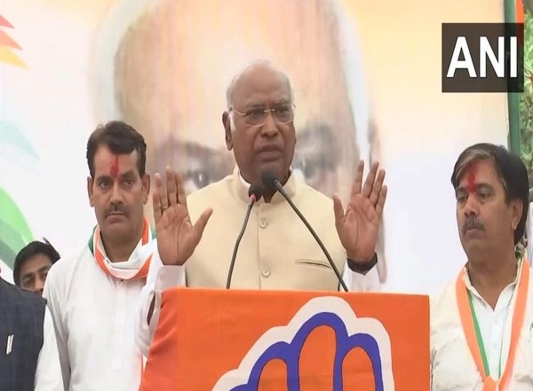 India News | Madhya Pradesh Polls: PM Modi Sees Only Rich People Like Adani, Says Kharge