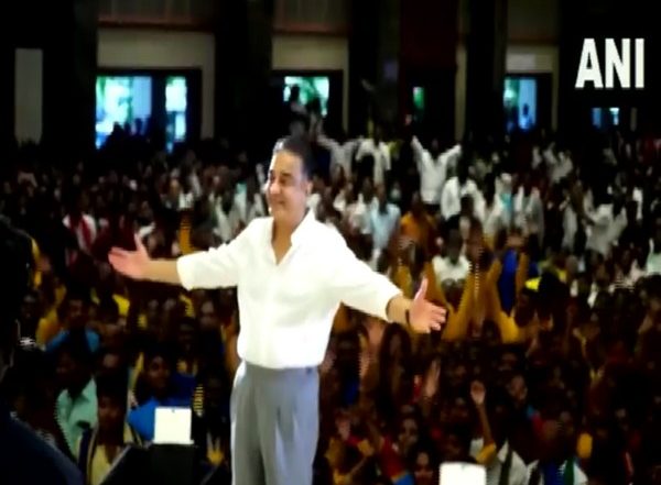 Kamal Haasan’s Birthday: Actor Meets-and-Greets Fans, Daughter Shruti Haasan Posts Adorable Throwback Video!