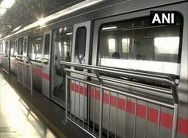 India News | Delhi Metro Update: Delay in Services on the Pink Line