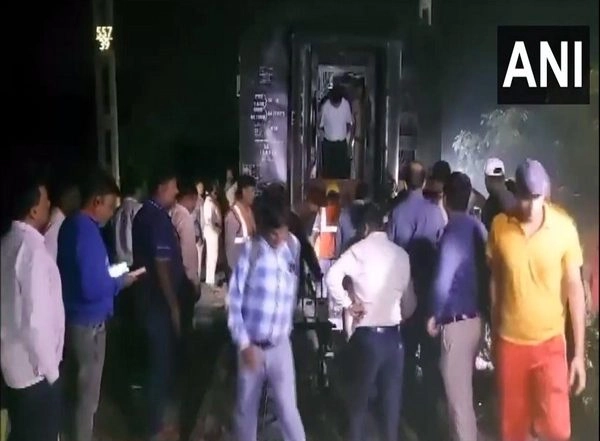 India News | MEMU Passenger Train Derails in Odisha's Sambalpur, No Casualty Reported