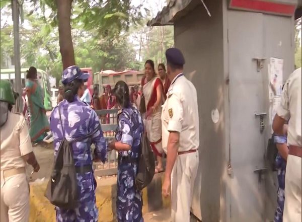 India News | Bihar Police Again Use Lathi-charge on Anganwadi Protestors Demanding Hike