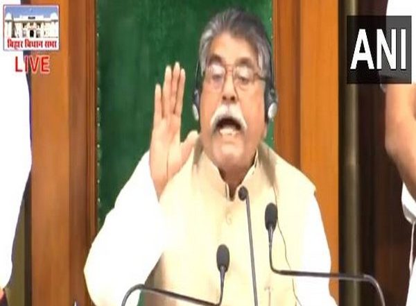 India News | Ruckus Continues Inside Bihar Assembly over Nitish Kumar's Remark on Women, Lathicharge Against Anganwadi Protestors