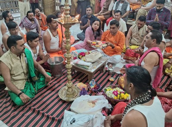 India News | MP: On Dhanteras, Mahakaleshwar Priest Panel Offers Prayers for Peace, Prosperity and Health
