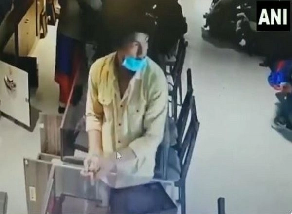 India News | Uttarakhand: Robbers Loot Gold, Silver Jewellery Worth Rs 20 Cr from Dehradun Store