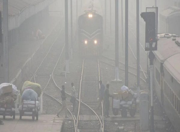 Air Pollution in Pakistan: Schools, Offices Shut, Parks Closed Due to Toxic Air in Lahore