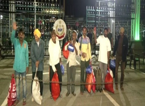Pakistan Releases 80 Indian Fishermen Who Had Crossed Border by Mistake While Fishing