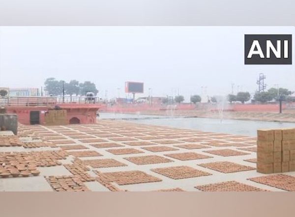 India News | Ayodhya Decked Up Ahead of Mega Deepawali Celebrations, Set to Break World Record