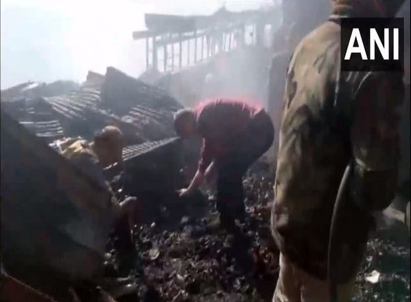 India News | West Bengal: Fire Breaks out in 2 Darjeeling Hotels, Partially Damaged