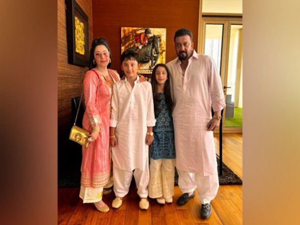 Entertainment News | Sanjay Dutt Posts Fam-jam Picture with Diwali Wish - Vimarsana News