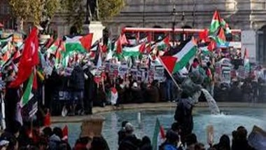 World News | UK: Right-wing Members Clash with Pro-Palestine Supporters on Armistice Day in London