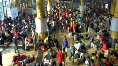 India News | No Sales of Platform Tickets at New Delhi, Anand Vihar Stations in Run Up to Chhat Puja