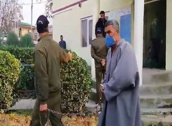 India News | J-K: Shopian Police Arrest Man, Recover Rs 48 Lakh in Cash and Contraband Items