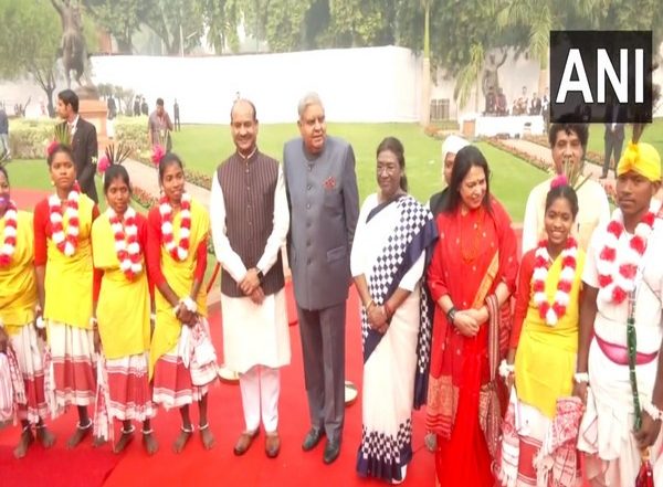 India News | Birsa Munda Jayanti: President Murmu Joins Tribal Dancers, VP Jagdeep Dhankar Tries Hands-on Drums