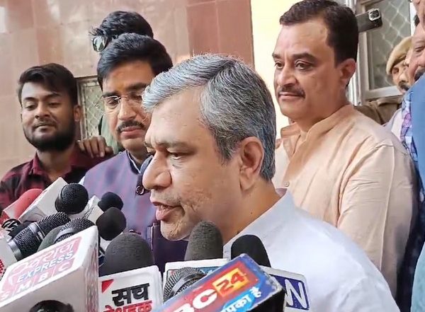 India News | MP: BJP Delegation Files Complaint with Election Commission Against Bhind Collector for Prohibiting Vehicle Movement on Polling Day