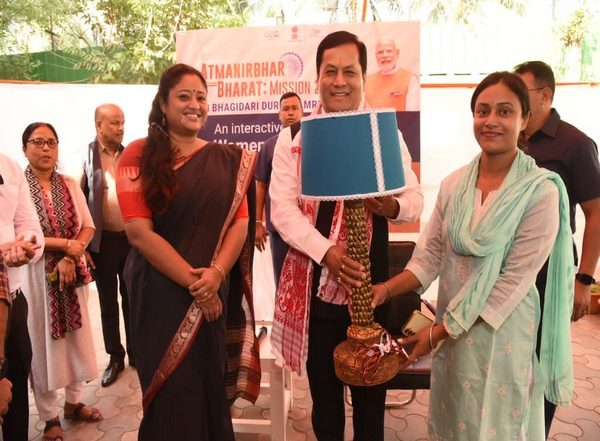 India News | Union Min Sonowal Interacts with Women Street Vendors of Assam