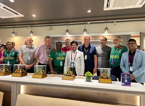 Sports News | CAB President Snehasish Ganguly Felicitates ICC Chairperson Greg Barclay