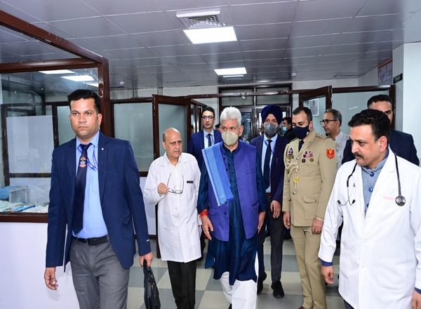India News | Doda Bus Accident: J-K Lt Governor Manoj Sinha Meets the Injured in Hospital