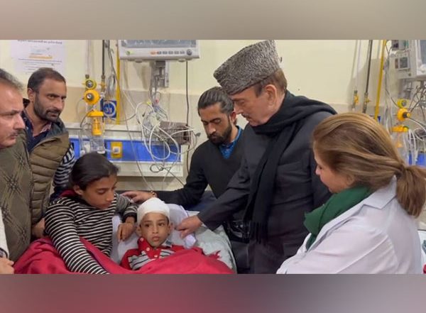 India News | J-K: Ghulam Nabi Azad Meets Doda Bus Accident Victims