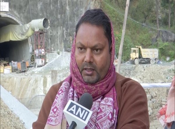 India News | Anxiety Mounts for Families of Workers Trapped at Uttarkashi Tunnel Collapse Site, Drilling Work to Resume Today
