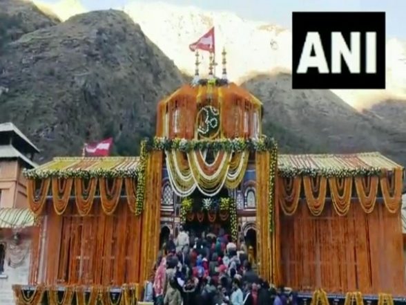 India News | Badrinath Dham Decked Up with 15 Quintals of Marigold Before Portals Close for Winter Today - Vimarsana News