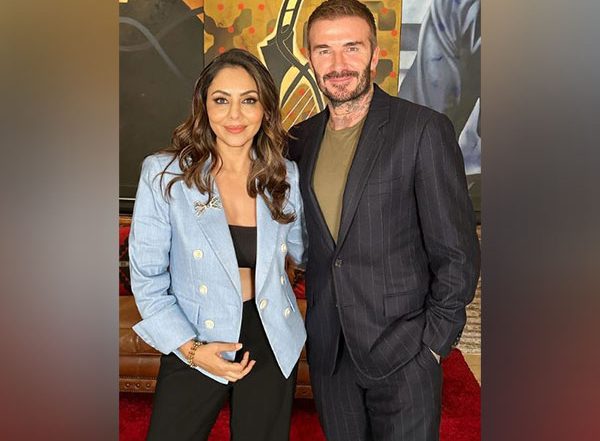 Entertainment News | Gauri Khan Poses with Football Legend David Beckham at 'Mannat' Party